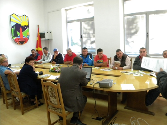 Вчера во Салата за состаноци на општина Пехчево претставници од Федерацијата на фармери на Република Македонија одржа трибина на тема „Функционирање на земјоделска задруга"