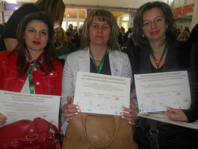По успешно спроведување на Програмата „Интеграција за еколошката едукација во македонскиот образовен систем" градинката 7 Септември од Пехчево го освои сребреното знаме и го доби брендот Еко градинка.