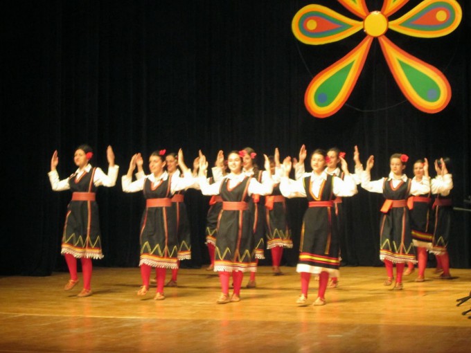 Женската играорна група и народниот оркестар при Домот на културата ,, Јане Сандански “ - Пехчево во силна конкуренција и со орото,, Водарки “ го освоија првото место на Меѓународниот фестивал на ора и танци ,, Еделвајсите на Бугарија “ што се одржа во градот Банско, Република Бугарија.