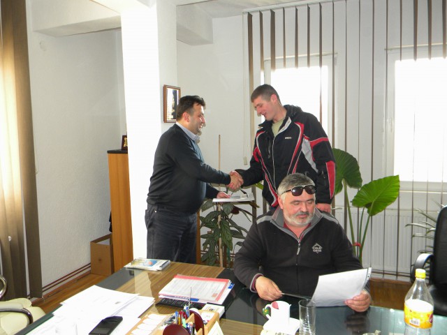 Денес во општина Пехчево беа доделени сертификатите за авто-такси возачи на кандидатите кои што ја завршија обуката и го положија испитот за добивање на Сертификат за авто-такси возач во општина Пехчево.