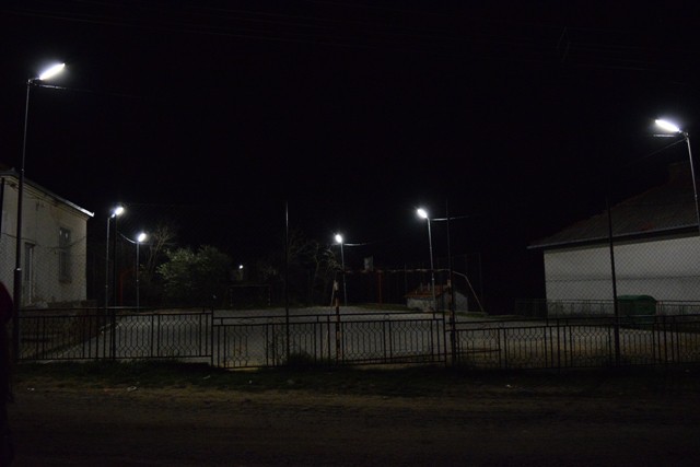 Долгогодишниот проблем на младите во село Умлена конечно е решен. Спортското игралиште кое долги години беше без осветление сега е целосно функционално и може да се користи во вечерните часови.