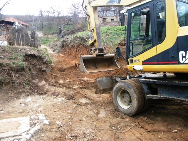 Денес беше означен стартот на градежните работи за изградба на улица во село Црник.