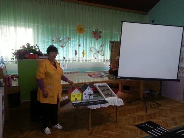 Во општинската детска установа „7 Септември“ - Пехчево вчера беше промовиран проектот „ Поставување на сончев колектор и болјер на котелот на пелети за затоплување на водата“.