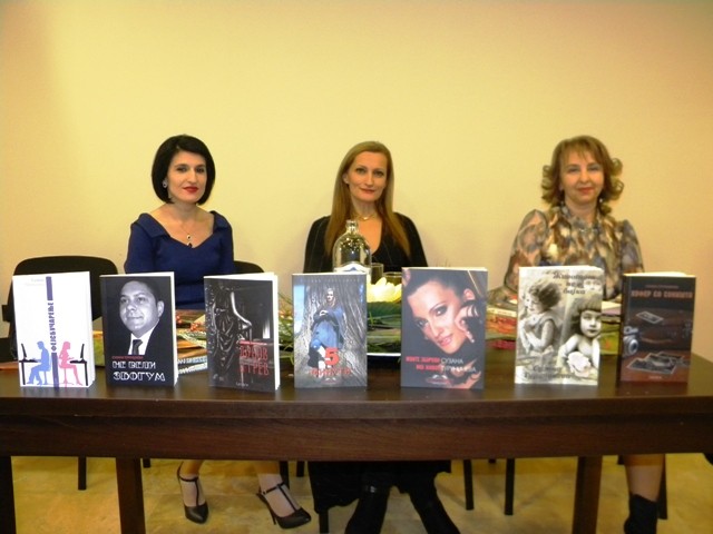 По повод Нова Година библиотеката „Кочо Рацин“ организираше промоција на творештвото на Сузана Турунџиева, која се одржа во конференциската сала во хотел „Гогов“.