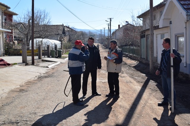 Градоначалникот Поповски денес беше во посета на улицата Буковик каде во моментот се извршуваат градежните работи.