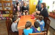 Дечињата од детската градинка „7 Септември“ во посета на библиотеката „Кочо Рацин“