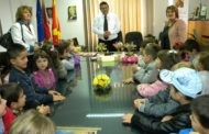 Градоначалникот Поповски организираше прием на дечињата од градинката по повод Светска недела на детето